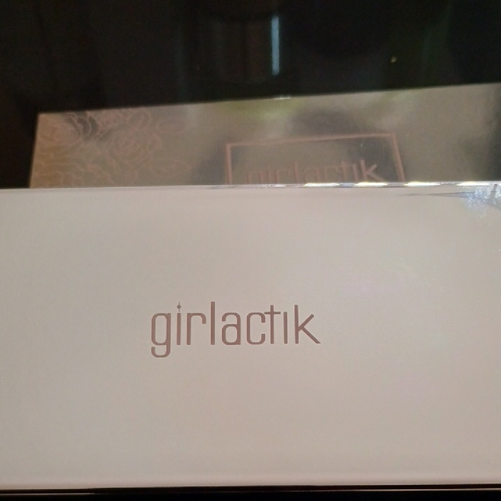 Girlactik Blush Palette